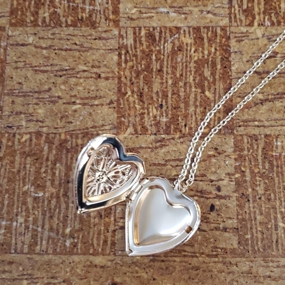 Heart Shape Necklace Open Photo jewelry - Picture 7 of 7